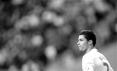 马特塔是04年萨哈以来首位在法国队前两场比赛均破门的球员（自2004年萨哈以来，马特塔成为首位在法国队前两战均破门的球员）