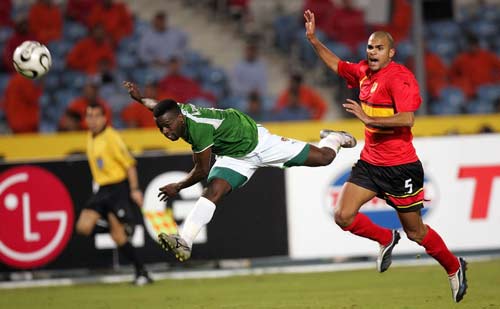 青岛伤兵满营迎常规赛！齐鲁德比争议判罚成导火索？