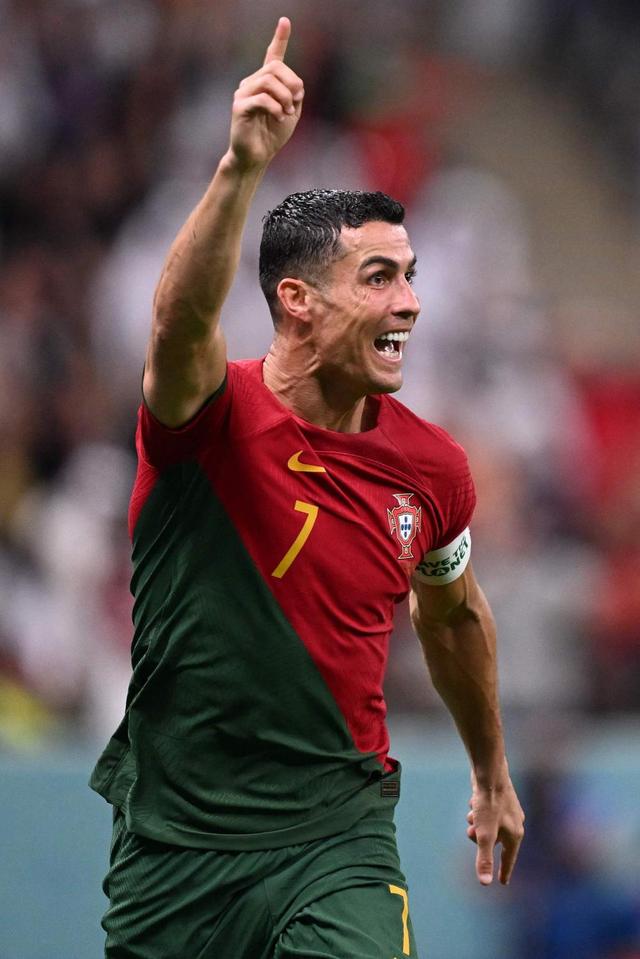 莫雷托：巴萨、马竞、尤文图斯都希望免签伯恩茅斯中卫塞内西（莫雷托称：巴萨、马竞、尤文均有意以自由身签下伯恩茅斯中卫塞内西）