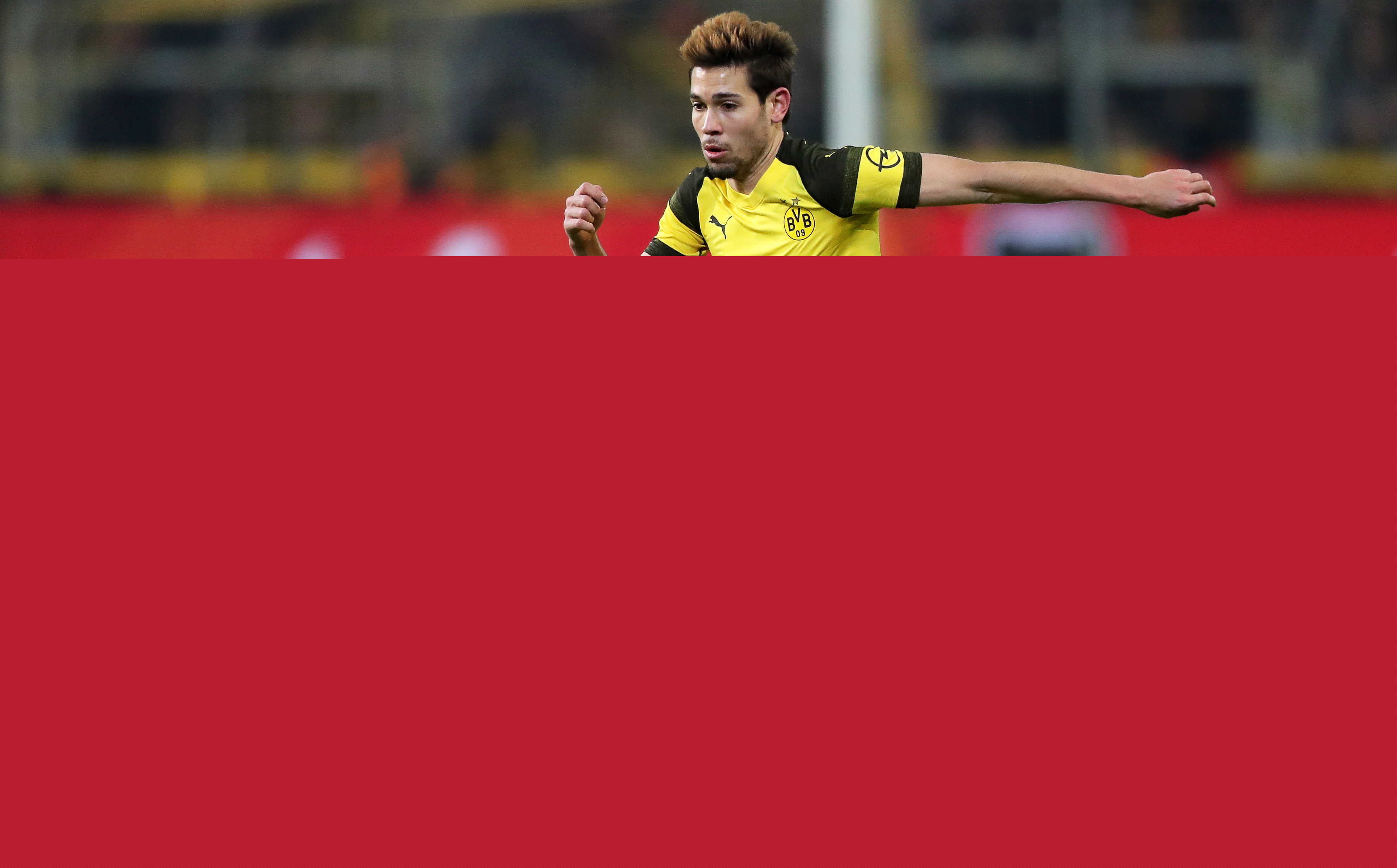 红魔内战？苏格兰丹麦生死战，3名曼联背景球员破门闪耀全场（红魔同室操戈？苏格兰对阵丹麦生死局，三位曼联背景球员先后破门抢尽风头）