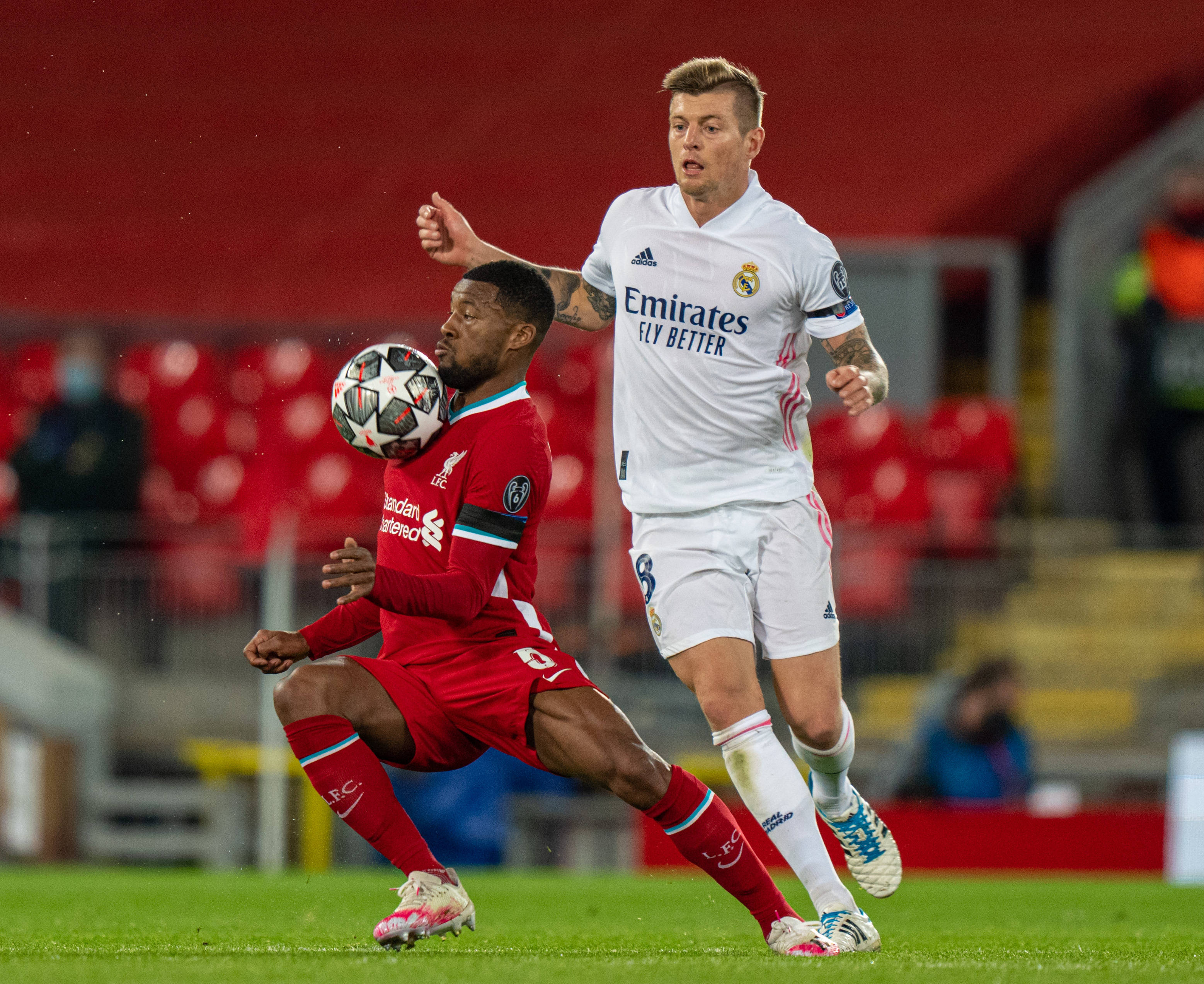 阿森纳主场遭维拉逆转，失去三分，表现不佳，球迷失望。