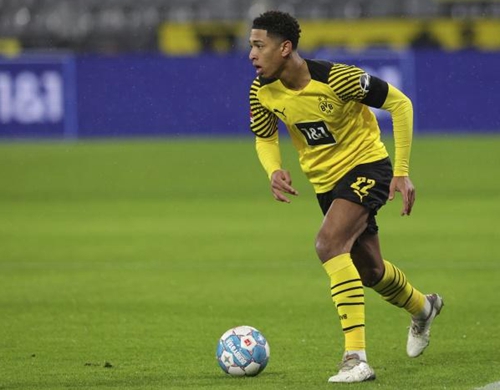 波兰媒体：莱万妻子经常分享跳交际舞的视频，引发了夫妻争吵