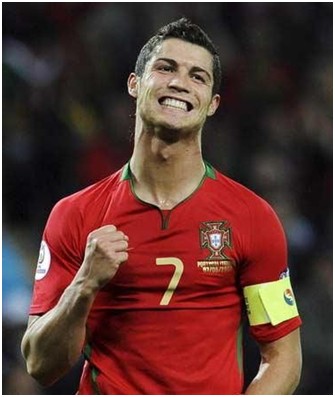 身残志坚！布基纳法索边锋2年前左眼失明，仍坚持职业足球之路（左眼两年前失明仍不言弃，布基纳法索边锋坚守职业足球梦）