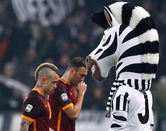 每体：莱万愿意接受降薪+替补，2026年初将和巴萨再谈