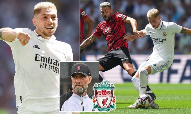 篮球篮网比赛中关键传球帮助球队取胜