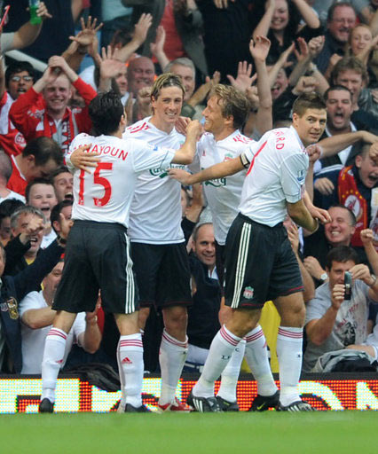 风中有朵雨做的云？曼城新赛季二客球衣曝光：灵感源自雨滴