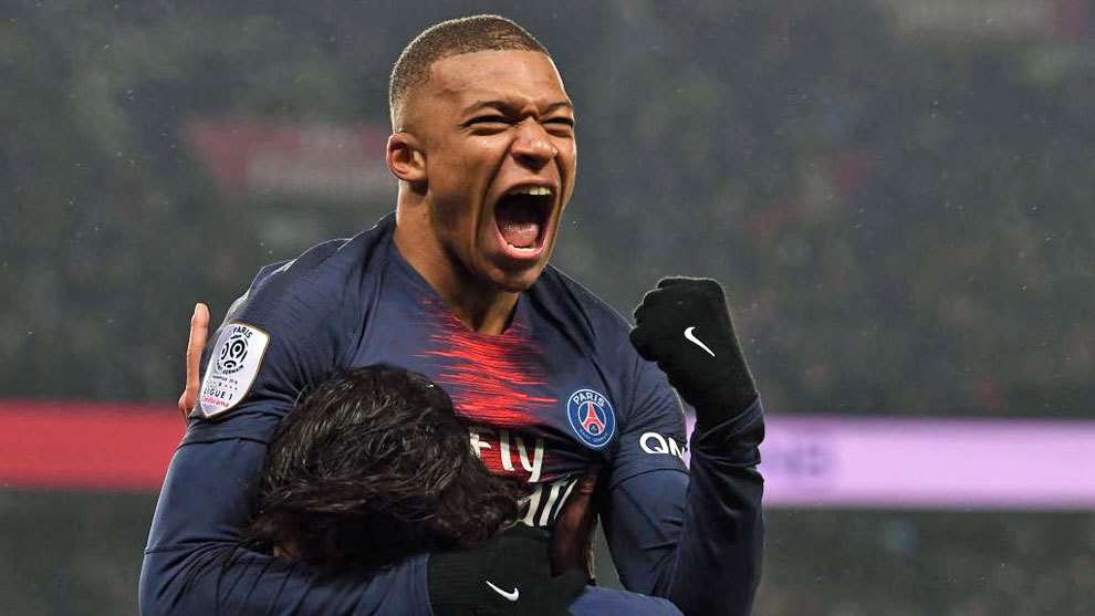 梅西：现代足球的永恒传奇