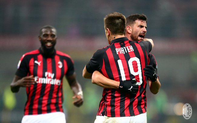 孔帕尼谈乌尔比希：他的性格好训练勤奋，球员会在历史最佳之一的门将身边慢慢成长（孔帕尼盛赞乌尔比希：品格出众、训练自律，在史上最佳门将之一身旁稳步成长）