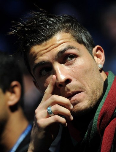 石破天惊！泰勒·亚当斯43米吊射破门为本赛季英超最远进球（惊天一脚！泰勒·亚当斯43米挑射入网，刷新本季英超最远进球纪录）