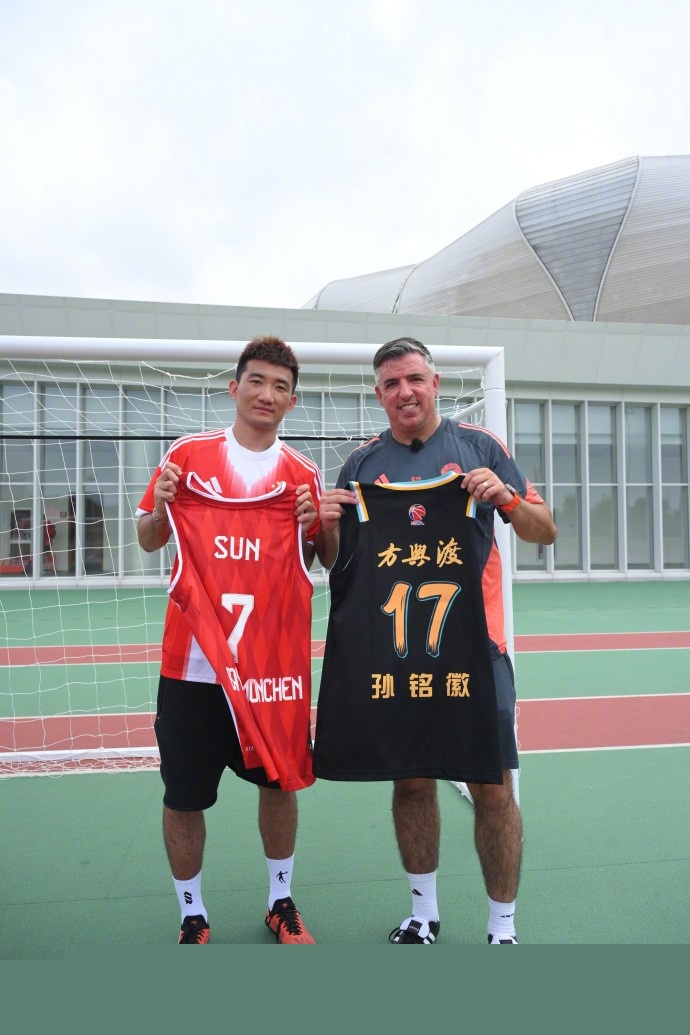 斯图加特的恩达夫在伤愈后重拾状态：逆境中的前锋之路