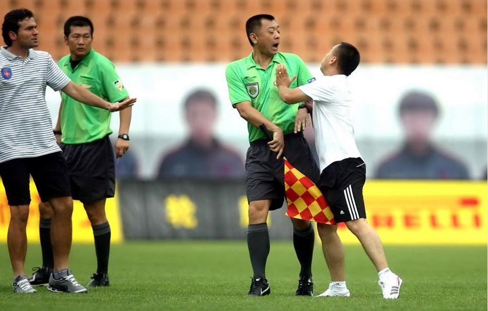 非洲杯首轮攻入制胜球! 罗马诺：巴萨和英超俱乐部关注艾永（罗马诺：艾永非洲杯首战绝杀，巴萨与多家英超队关注）