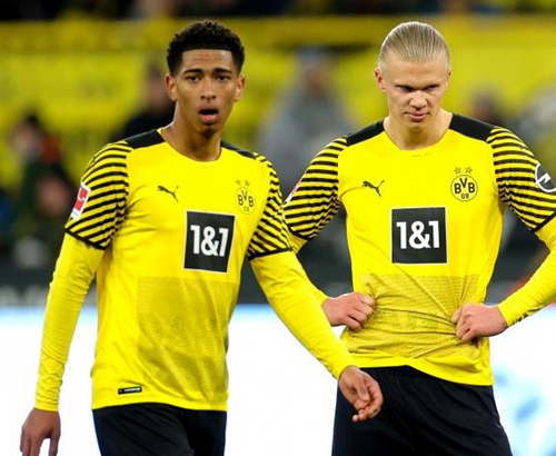 我留下！队报：海斯昨日向尼斯全队宣布将继续执教球队