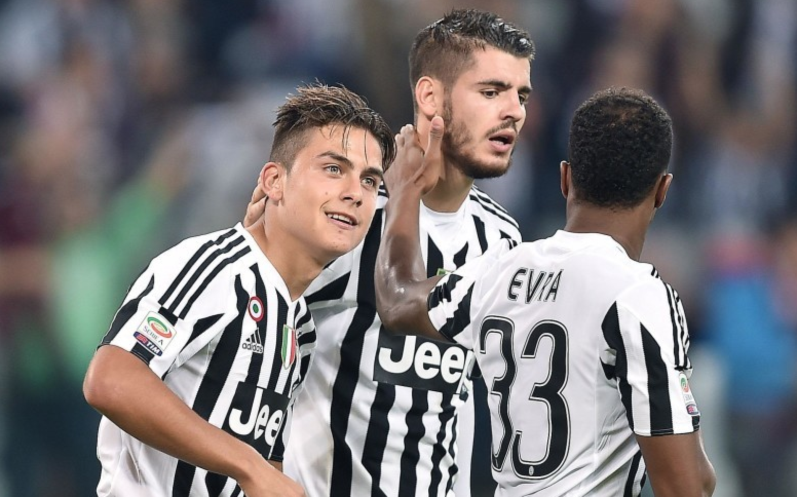 库里赛前训练身穿哈登10代球鞋