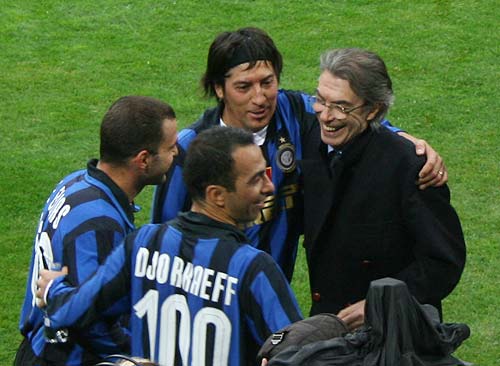 官方：因对裁判拉眼角，全北助教被禁赛五场并罚款两千万韩元（官方通报：全北助教因对裁判做出拉眼角手势，禁赛5场并罚款2000万韩元）